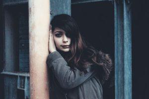 girl-against-the-wall-1996988__340