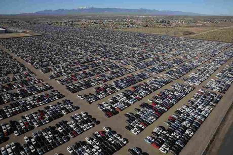 ¿Por qué 300,000 Volkswagens se almacenan en estos Massive Boneyards?