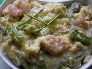 REVUELTO DE AJETES Y GAMBAS