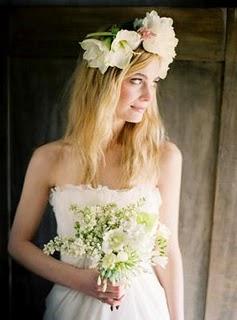 Coronas de flores para novias románticas