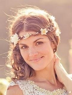 Coronas de flores para novias románticas