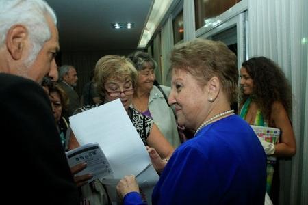 comite-argentino-x-libertad-5-entregan-carta-dirigida-a-olga-salanueva-y-adriana-perez.jpg