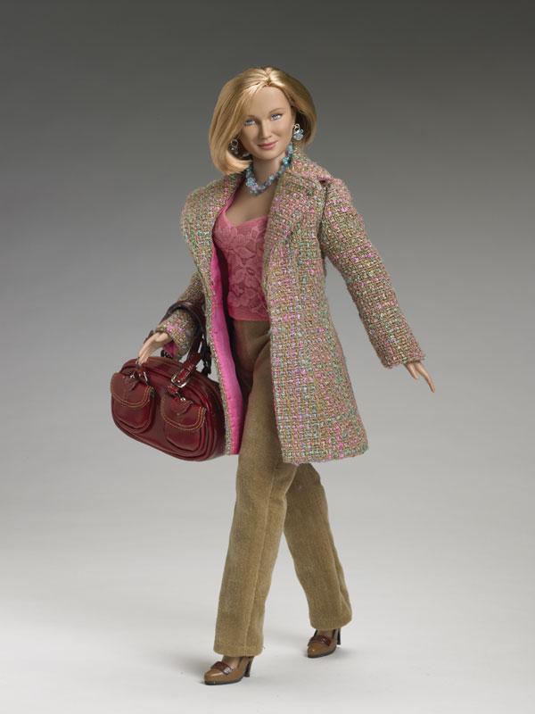 The emme doll is the only size 16/ la muñeca emme es la unica con la