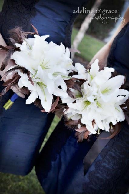 Ramo de novia con flores y plumas