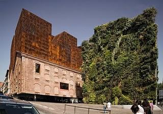 El centro cultural CaixaForum, uno de los nuevos emblemas de Madrid.