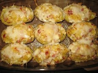 Patatas rellenas con bacon y pimientos rojos