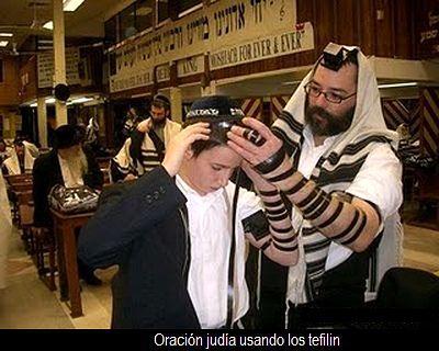 Emergencia en un avión por la oración ritual de tres pasajeros judíos