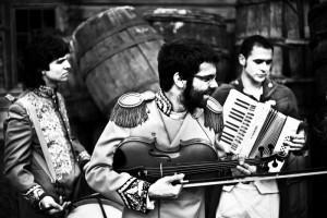 robin And The Backstabbers – Soare Cu Dinti robin And The Backstabbers – Soare Cu Dinti 300x200 Robin And The Backstabbers – Soare Cu Dinti (2011)