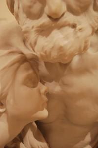 LA AYUDA DISCRETA…