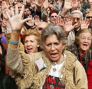 Pérdida de la capacidad del habla, entre otras cosas.