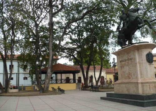 plaza-bolivar2 A mi gente de Guanare I