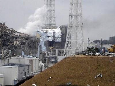 trabajadores de Fukushima son evacuados tras salir humo del reactor 3