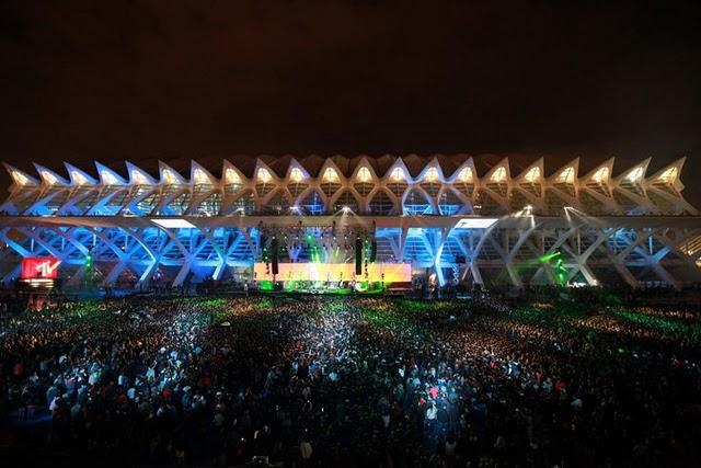 ¿ES UNA PIRULETA? ¿ES UNA CERILLA? ¡ES GERARD WAY!