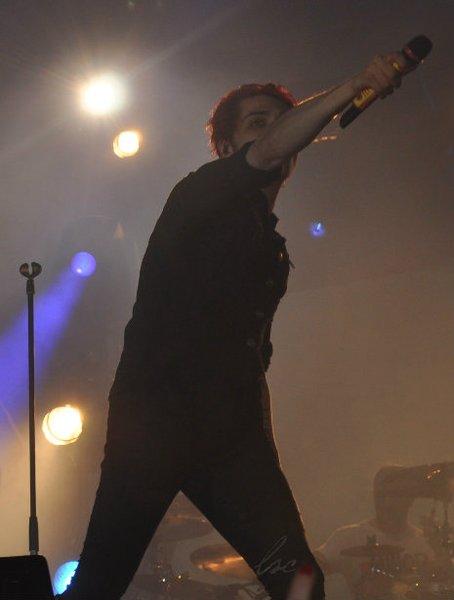 ¿ES UNA PIRULETA? ¿ES UNA CERILLA? ¡ES GERARD WAY!