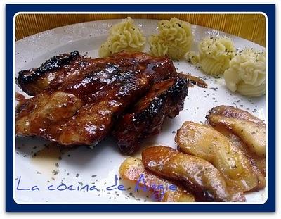 COSTILLAS A LA MIEL CON MANZANAS