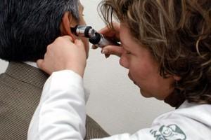 jeringascera_oidos La efectividad de las jeringas de succión para la cera de los oídos