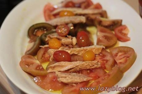 Ensalada de tomates variados y melva canutera