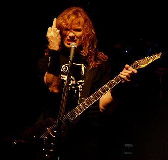 Dave Mustaine abraza el catolicismo.