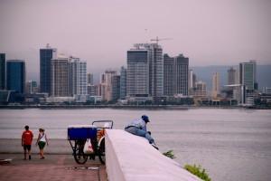 Pobreza-riqueza (Panamá, julio 2007) JAPÓN Y LIBIA: LAS DOS CARAS DE UNA MISMA MONEDA