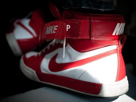 Carolina y sus Nike Air Flytop Premium QS red/white