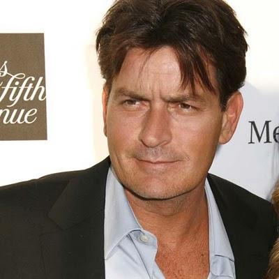 Ordenan prueba psicológica para Charlie Sheen