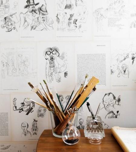 suelo de madera sofas enfrentados pieles de cordero en decoración lámparas de pie jacuzzi de madera gran ventanal en triángulo estilo nórdico estilo escandinavo estilismo de interiores diseño sueco diseño nórdico diseño de interiores decoración en blanco y tonos naturales decoración de interiores casa de vacaciones de verano en suecia casa con vistas al lago bañera de madera 