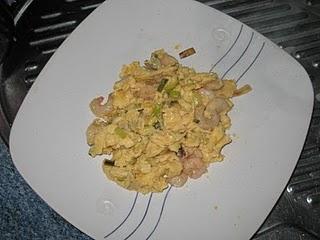 Revuelto de ajetes con gambas