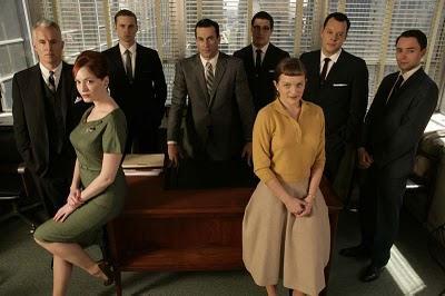 MAD MEN, glamour, lucky strikes y whiskey on the rocks