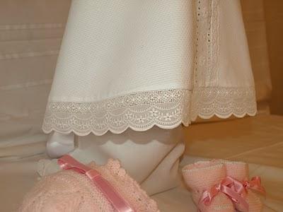 Batón blanco con jersey blanco y rosa