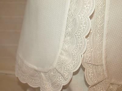 Batón blanco con jersey blanco y rosa