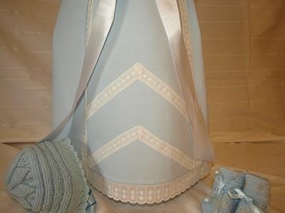 Faldón de cintura con jersey... en azul y blanco