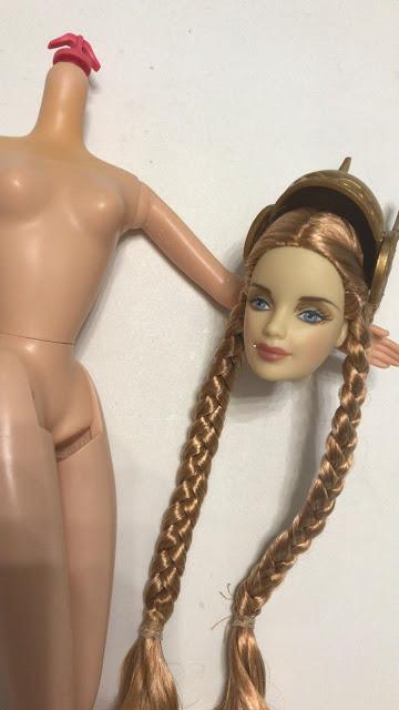 Restauración casera Barbie mundo 