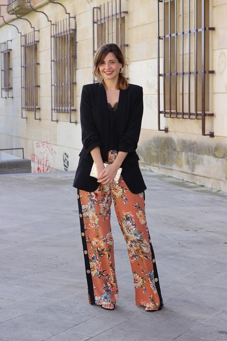 Vestidos de fiesta y palazzo sport con Valvoa Moda look de fiesta con pantalon palazzo con botones lateral y blazer