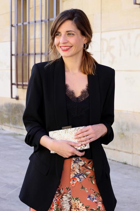 Vestidos de fiesta y palazzo sport con Valvoa Moda look de fiesta con pantalon palazzo con botones lateral y blazer