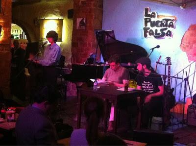 Personas, poemas, comentarios... Personas, poemas, comentarios...