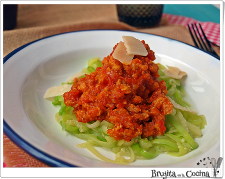 Espaguetis de calabacin con boloñesa de soja