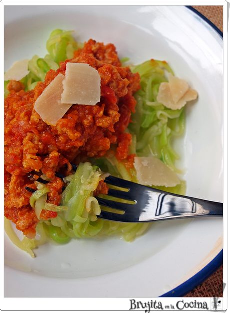 Espaguetis de calabacin con boloñesa de soja