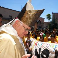 Diácono “miembro del lobby gay y ‘asesor teológico’ de la organización abortista Católicas por el Derecho a Decidir, llegó a Ecuador”