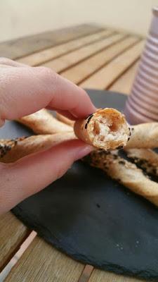 Palitos de pan con semillas de sésamo