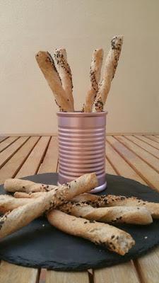 Palitos de pan con semillas de sésamo