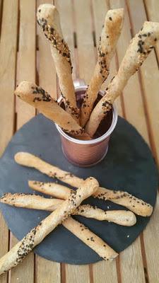 Palitos de pan con semillas de sésamo