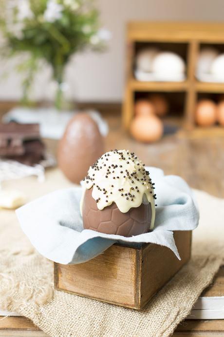 Huevo de Pascua relleno de chocolate blanco
