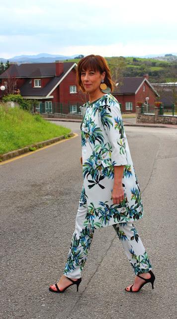 MIS LOOKS - TRAJE ESTAMPADO