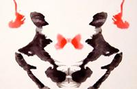 ¿Ves 2 chimpancés experimentando con un humano  o 2 chicas torpes haciendo una torta de frutillas?