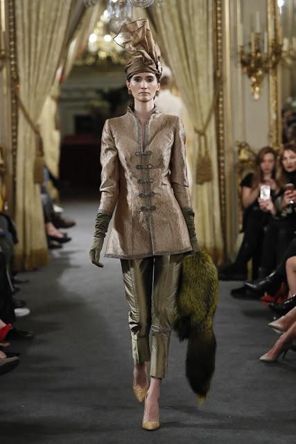 El glamour del Orient Express se pasea por Atelier Couture de la mano del diseñador Emilio Salinas El glamour del Orient Express se pasea por Atelier Couture de la mano del diseñador Emilio Salinas