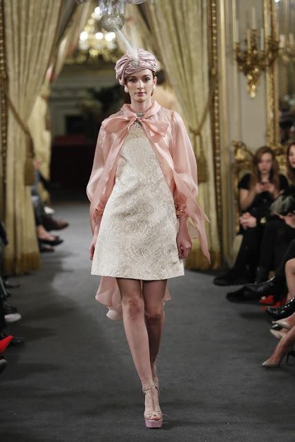 El glamour del Orient Express se pasea por Atelier Couture de la mano del diseñador Emilio Salinas El glamour del Orient Express se pasea por Atelier Couture de la mano del diseñador Emilio Salinas