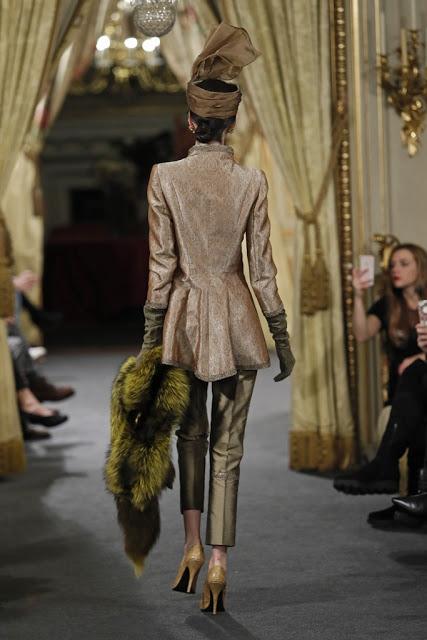 El glamour del Orient Express se pasea por Atelier Couture de la mano del diseñador Emilio Salinas El glamour del Orient Express se pasea por Atelier Couture de la mano del diseñador Emilio Salinas
