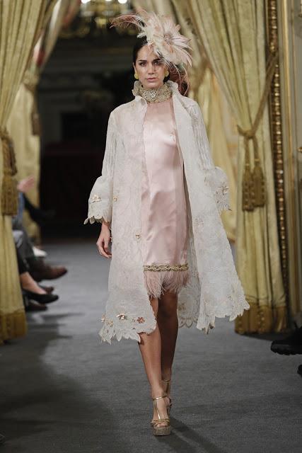 El glamour del Orient Express se pasea por Atelier Couture de la mano del diseñador Emilio Salinas El glamour del Orient Express se pasea por Atelier Couture de la mano del diseñador Emilio Salinas