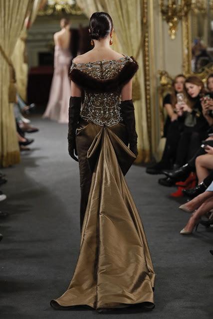 El glamour del Orient Express se pasea por Atelier Couture de la mano del diseñador Emilio Salinas El glamour del Orient Express se pasea por Atelier Couture de la mano del diseñador Emilio Salinas