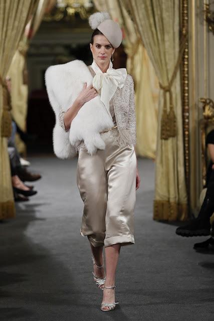 El glamour del Orient Express se pasea por Atelier Couture de la mano del diseñador Emilio Salinas El glamour del Orient Express se pasea por Atelier Couture de la mano del diseñador Emilio Salinas